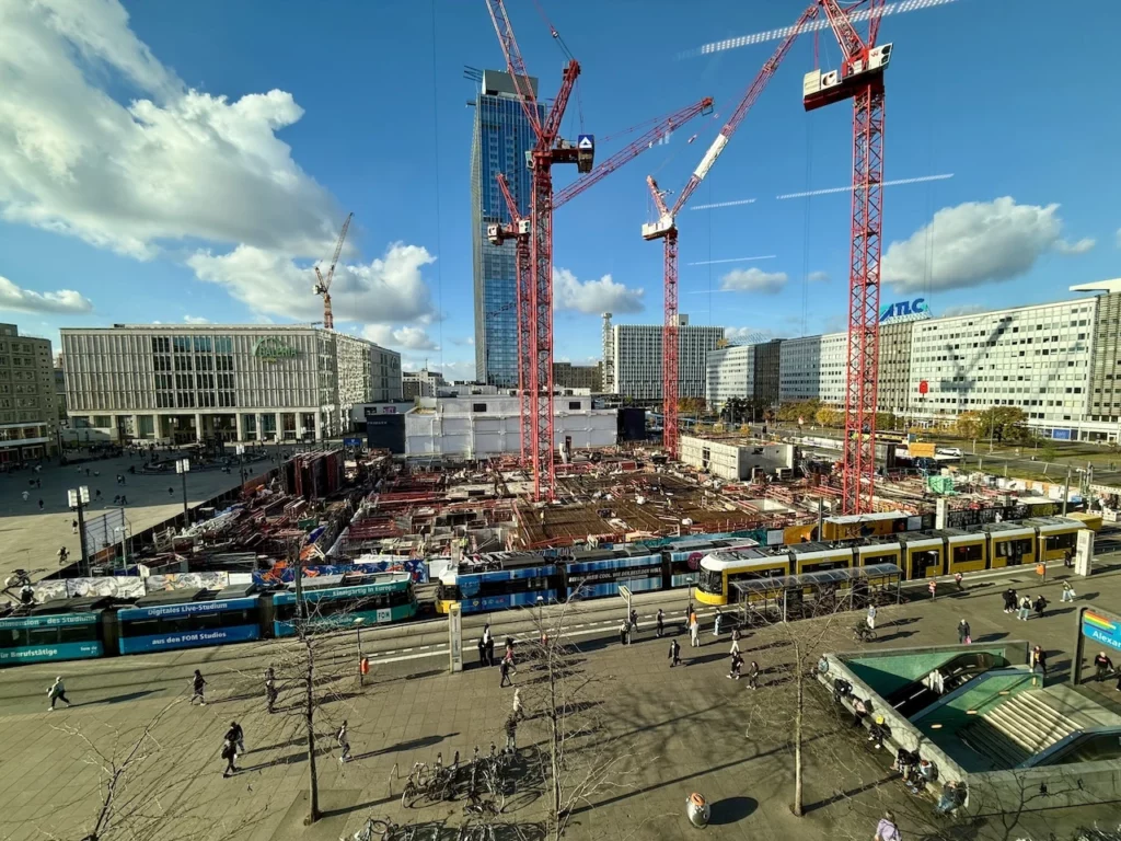 Baustelle des ALX Covivio Tower am Alexanderplatz in Berlin