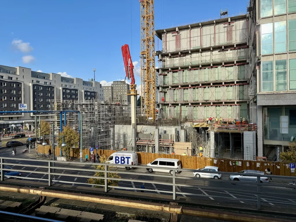 Baustelle des MYND Tower Berlin am Alexanderplatz